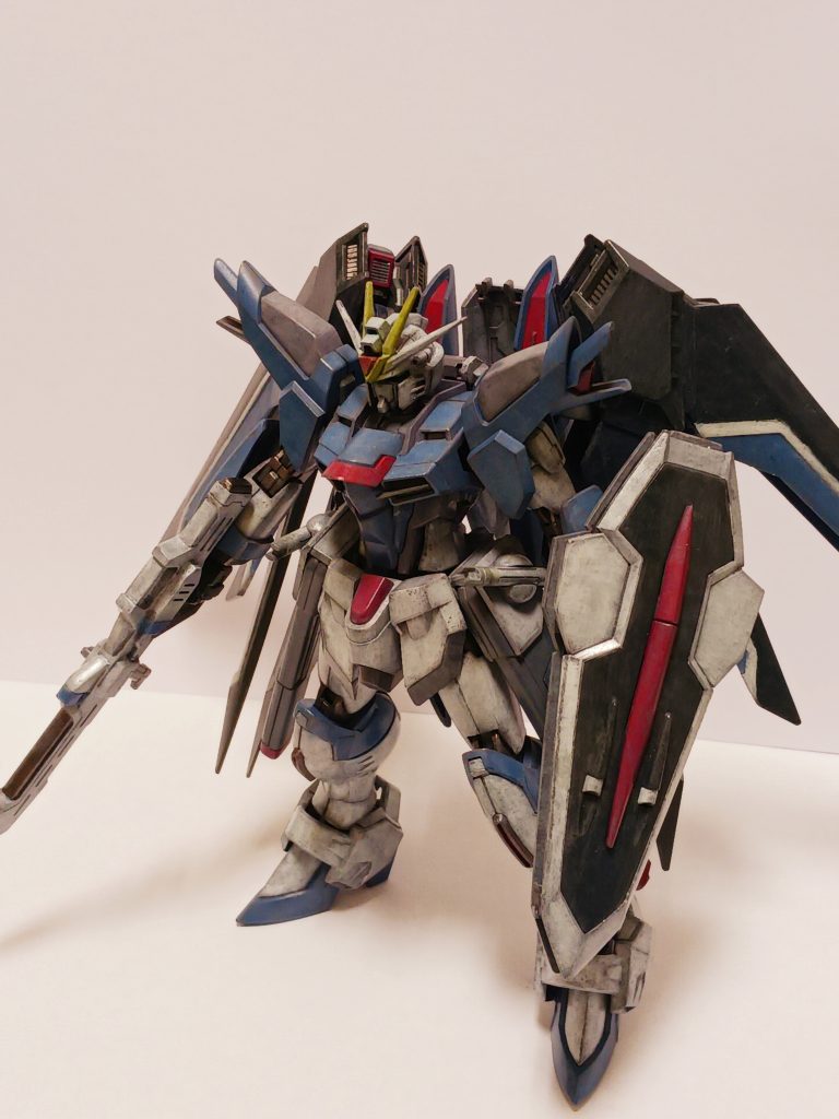 筆ムラは、気にせず、自分の思うように色を塗っていく。「ここは上手く塗れた」とか「なんだ、この色は!大失敗。」とか言いながら、筆でペタペタ塗っていくのが楽しくて仕方がない。ネットでは、筆ムラをなくす方法やキレイに塗る方法がたくさん紹介されている。やってみると分かるのだが、上手く出来ない。難しい(私だけ?)。ストレスがたまる。だから私は辞めた。気にしないことにした。筆ムラが逆にカッコイイと思うことにした。