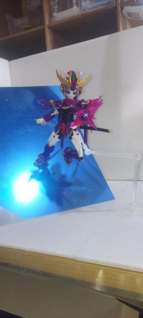 足裏磁石のお陰でこんな角度でもOKです。腰が30MSなのでスタンドが使えません背中上下の穴はアーマーの取り付けで使ってるし ( ノД`)シクシク…