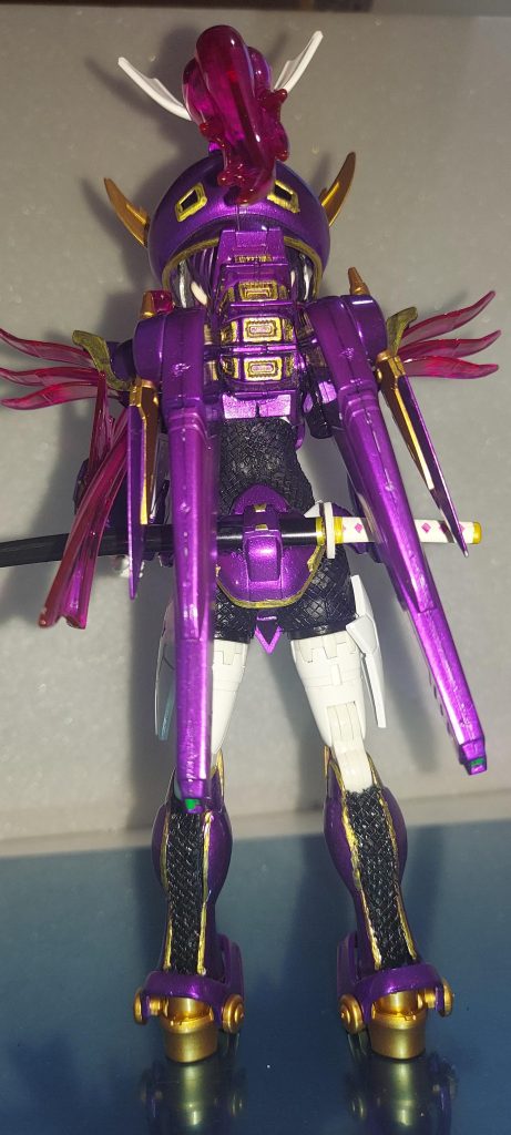 後ろ姿ウェスパーはどうしても脇の下から回したかったので大苦無は別にジャンクパーツから取り付け