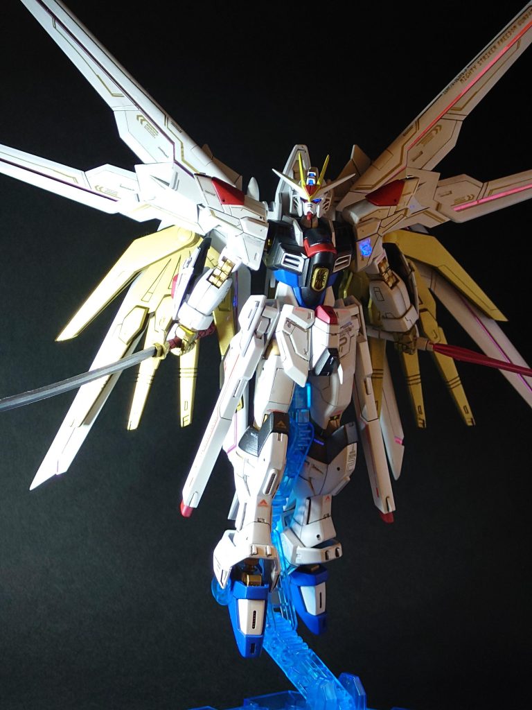 フツノミタマは2種類の銀を使用し、マスキングで波紋も表現して塗装を行いました。コレだけで結構な時間がかかった・・・。