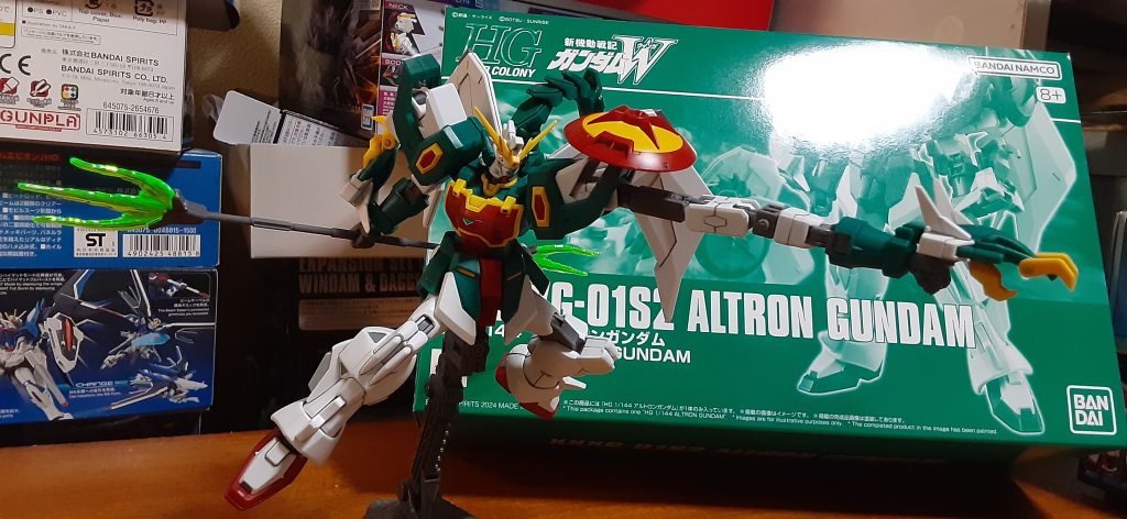 この画像は一つしか使ってませんが、延長パーツは4つ付属してるのでかなり伸びます。ただ重さで下がりそう…あとこれやる時握りこぶしのハンドパーツあったほうが良いかも。私はオプションパーツセットを使ってます。