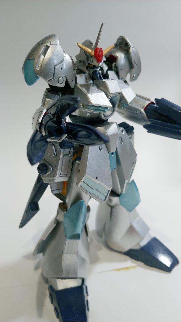 スペースゴジラの肩を破砕したスパイラルグレネードミサイルも健在