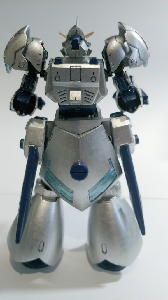 バックはシンプル。本当はバックパックもつけたかった。変形合体する予定だったのが自分の腕の無さで（ 略