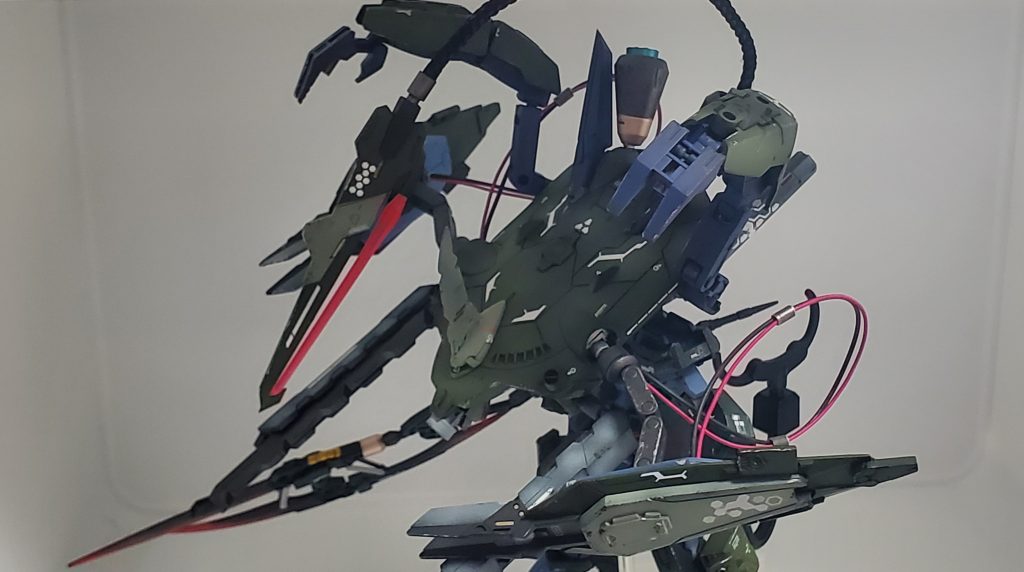 近距離戦闘では敵機を切り裂いて引き千切り殺戮をくり返すために作られたMS。まさに禁断(フォビドゥン)のMSとのこと。
