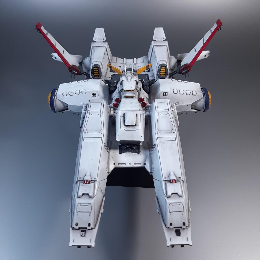 いつものようにアンテナを折ってしまったので、Ｃラインに付け直しています。