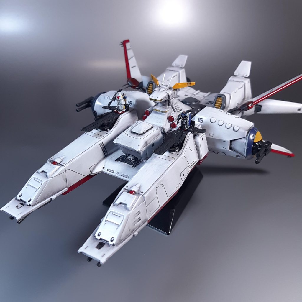 レーザー砲、カタパルトデッキ展開状態。