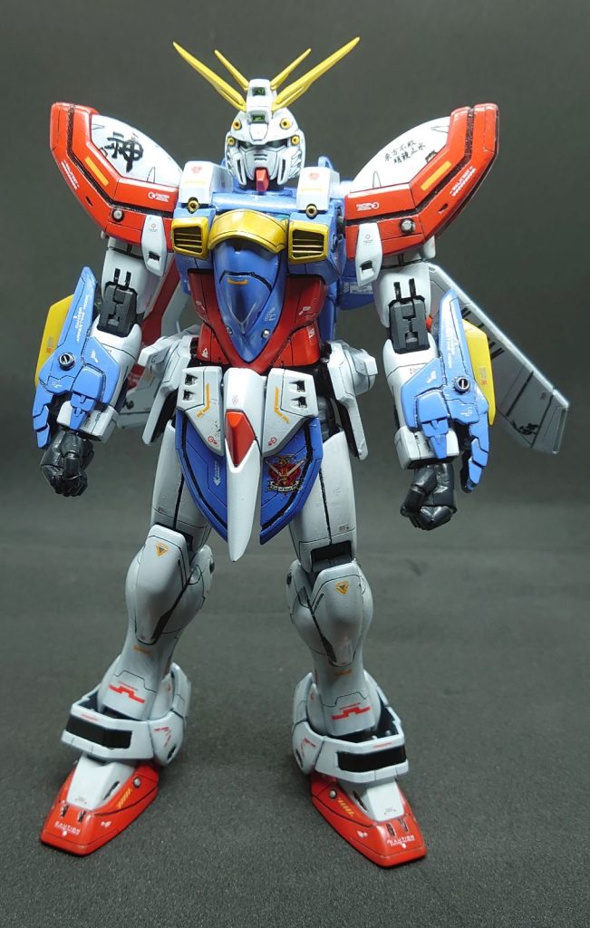 胸回りだけやけにツヤがありますが、一応つや消しです。RGが出た今だとこれでもスッキリ見えます。