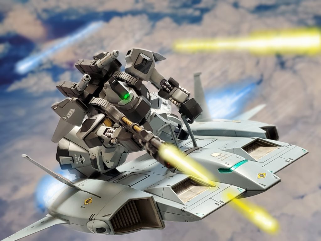 威嚇射撃からこちらを捕捉したカラバ部隊の1機が進路を変え、ウラキ中尉のMkIIに反撃‼️見慣れない白い機体にMSマニアでもあるウラキ中尉はすぐにデータを照合🖥️これはリック・ディアスの先行生産タイプである👀✨そしてリック・ディアスとガンダムMkIIによる空中戦が始まった🎵空中戦において最も重要なのは足場となるドダイの操作技量❕相手のリック・ディアスは射撃の正確性と高い操作技術でMkIIに迫る💥