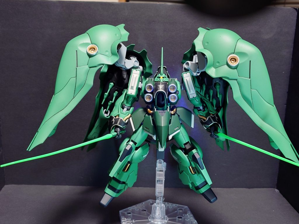 ビームサーベル二刀流構えを意識しました。本当はリゼルのサーベルがあればよかったんですけど今手元になかったので左手もクシャトリヤのものにしました。今回は大きめのキットを製作したいと思ったので作りましたが思った以上に大変だったので今後製作しようと思っているでかいキットの参考にしてより良いものを製作できるように頑張りたいと思ってます。 ご覧いただきありがとうございました。