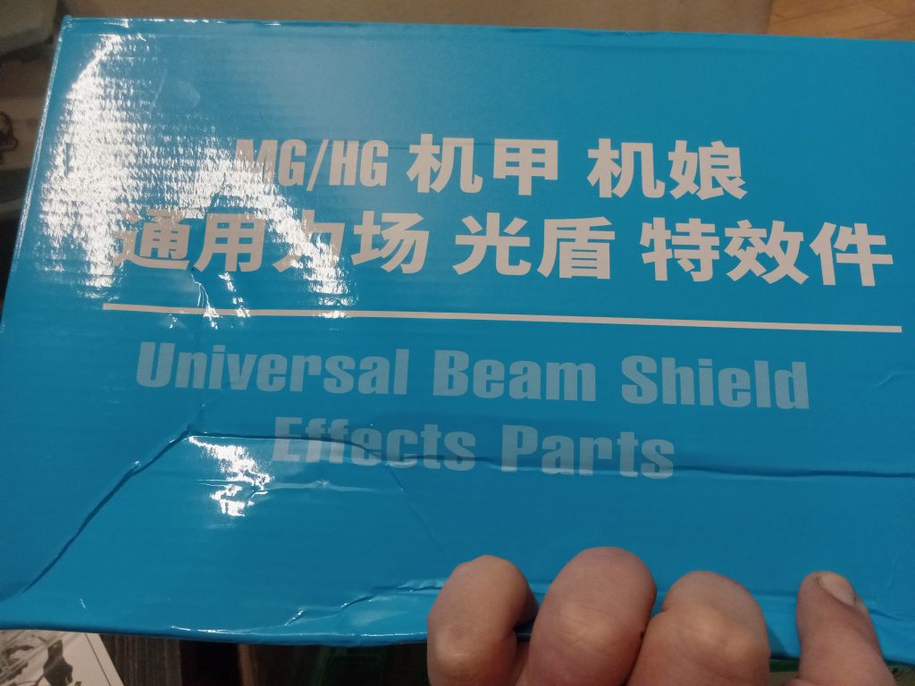 これは梱包されていた箱です。中国語の文字だと思います。