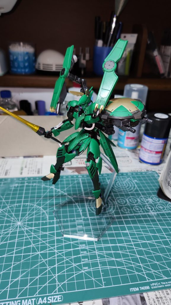 ジークルーネのパーツは筆塗り、グリムゲルデのパーツはエアブラシ初挑戦。