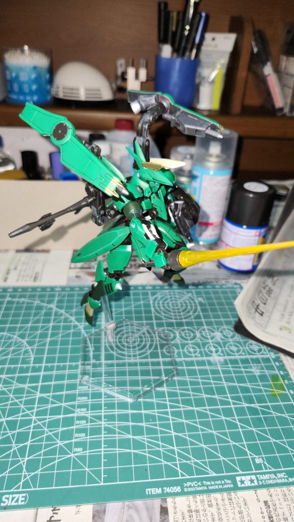 レイピアはシルバー塗ってからクリアイエローを重ね塗り。