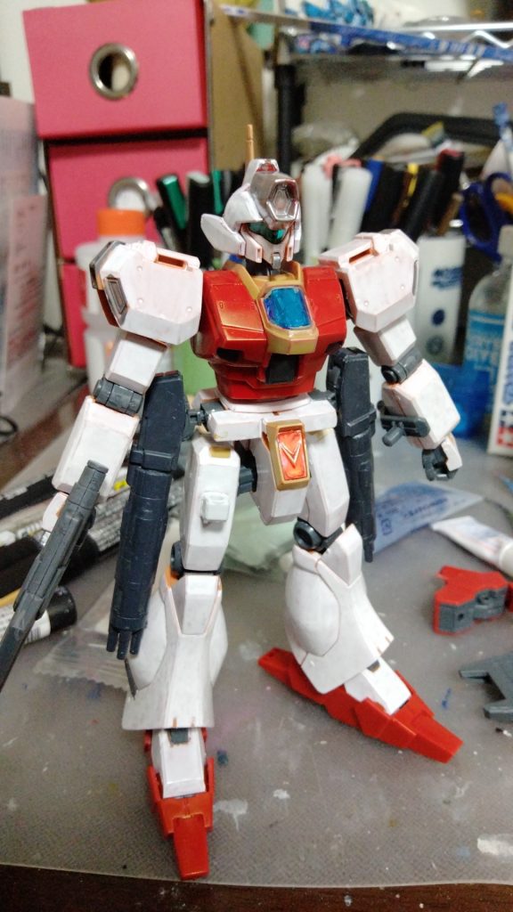 色はジムカラーか、ジェガンの緑で迷いましたが前者に決定