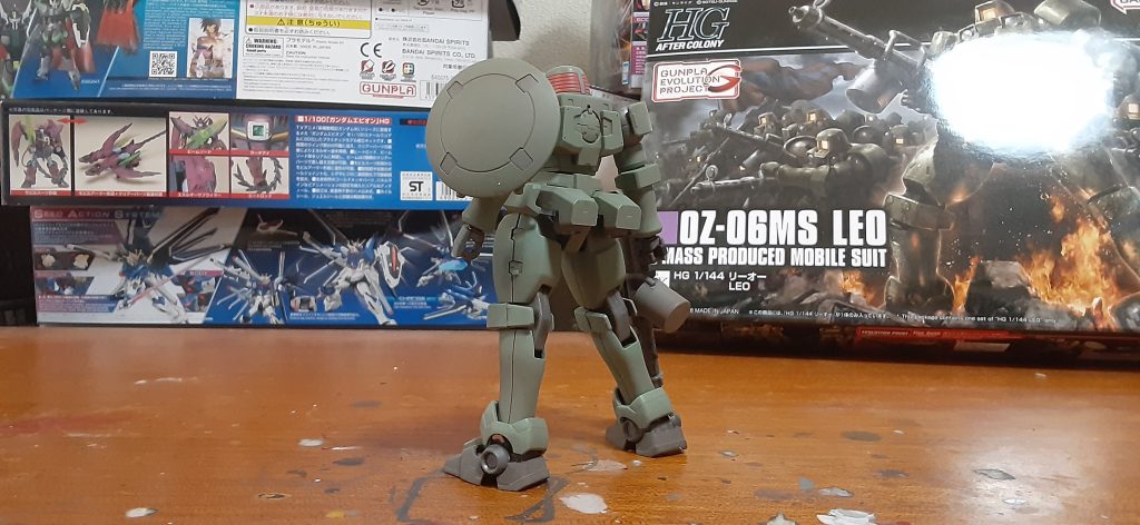 アニメ放送時にもキット出てましたがあまりに箱小さくてよく分からなかったからスルーしてました…なんかあまり動かない簡易キットらしいですが。なんで本当に初リーオー。