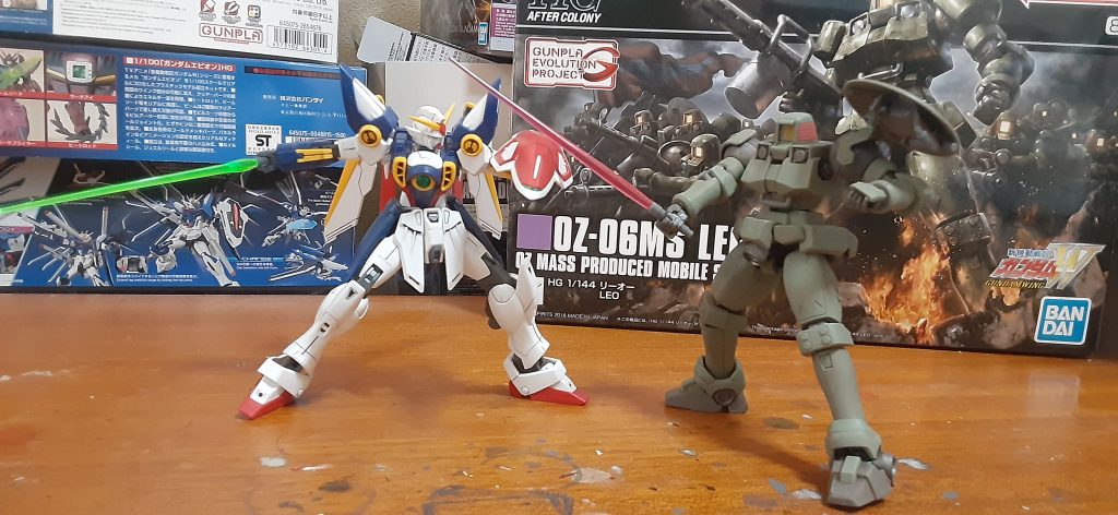 ぶった切られる五秒前。リーオーてデザイン上首が回らないからポーズ付けにくい