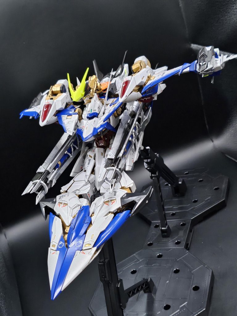 モビルアーマー形態(ライジン装備)。