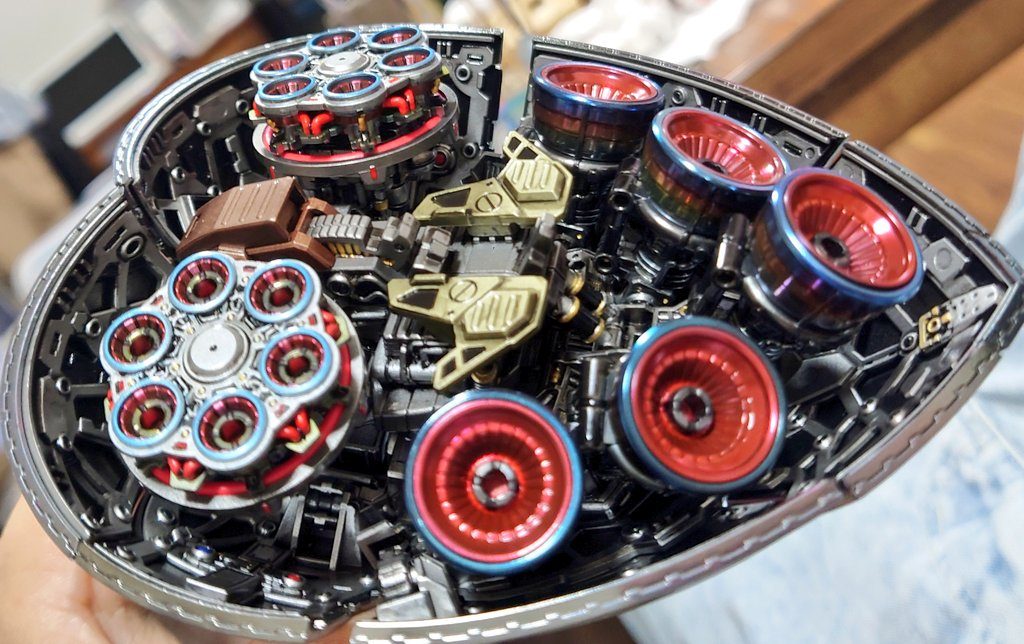 中の凸凹も細かく筆塗り