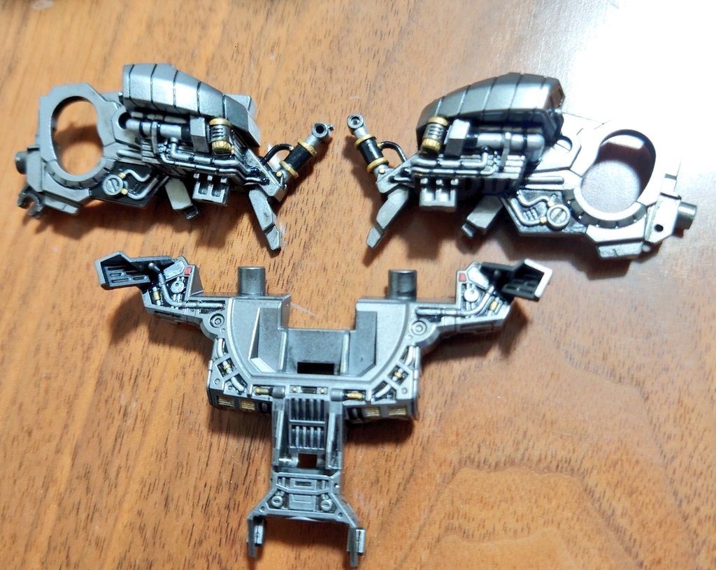 全く見えないところですが気晴らしに筆塗り集中するととても気持ちいい