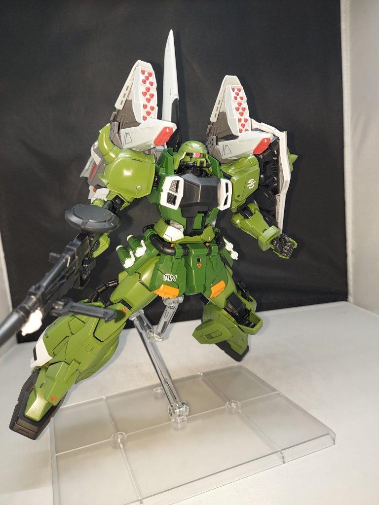 ミサイル発射!HGではできませんがMGでは前方に向ける事ができます(^∇^)