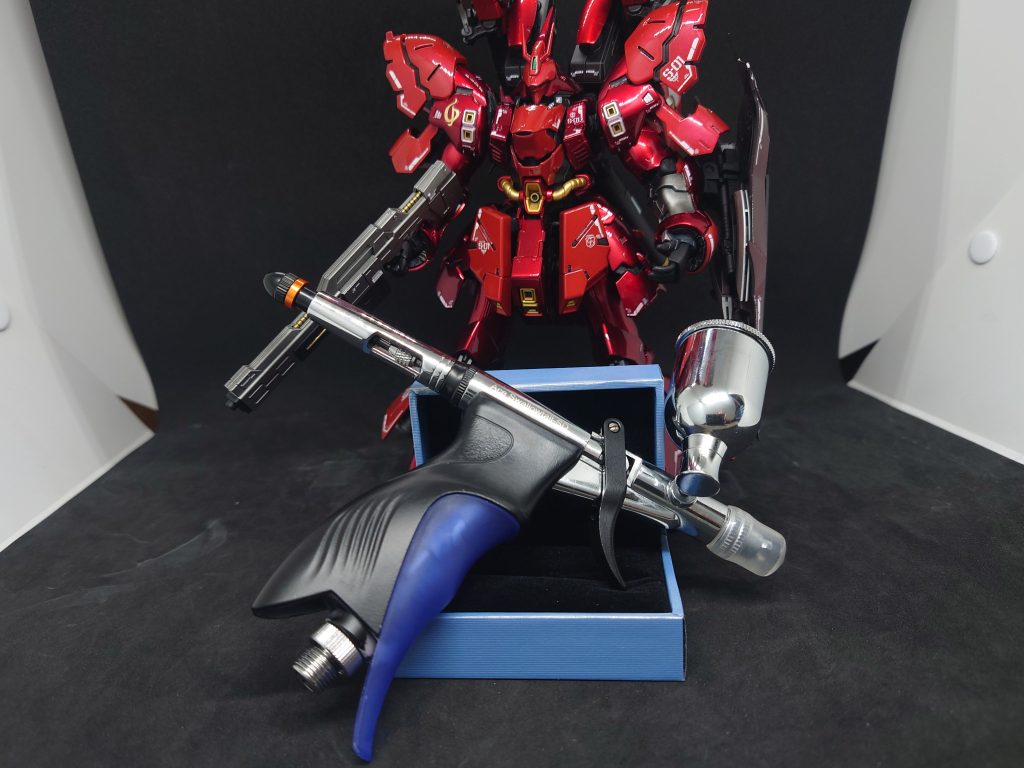 今回使用したとある方が企業とコラボしたエアブラシ。めっっっっっっちゃ使い勝手が良かったです✨なによりクリアーを塗装する際の微粒化!これが良過ぎたのです!!2回目のクリアー塗装でかなり光沢が出て焦りましたわ(gundam-kao5)トリガーが軽く、調節も楽でしたので指の疲れはかなり軽減されたのでとてもとても助かりました🙏✨ 以上!FFサザビー・キャンディ塗装verでした〜 次回はどーしようかな…🤔