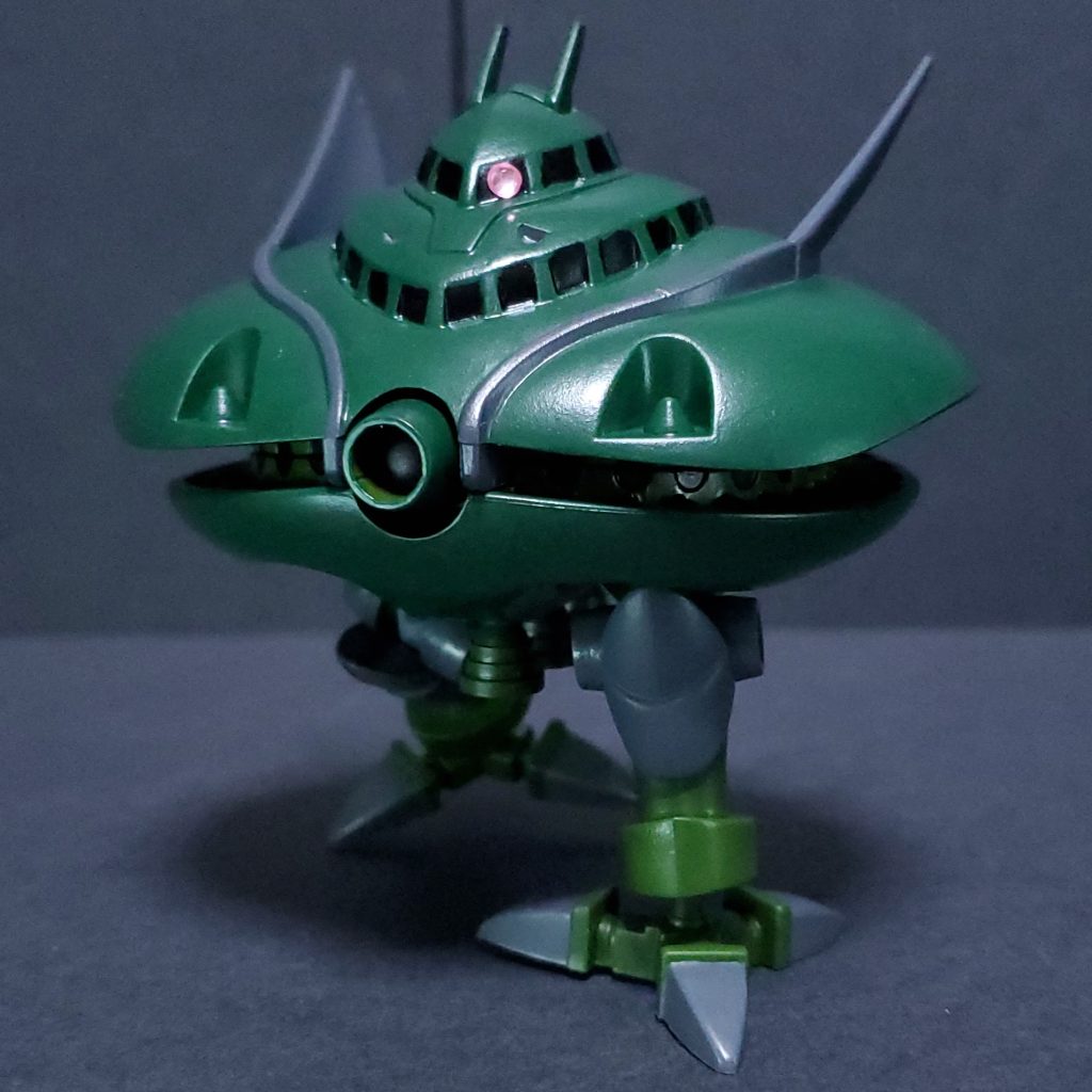 足も若干可動します。