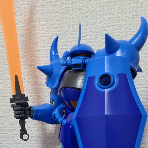 absにガンダムマーカーという初歩的なミスをしてしまいここから動かすと関節がポキポキ折れるので表面処理＆合わせ目消し＆塗装全て諦めました！！！モチベだだ下がりだったのですがこんなミスをしてしまいむしろ笑えてきたので万事OKです！なんならそのうちミキシング素材として利用させていただきます！ 今回は失敗してしまいましたがトライ＆エラーで次に活かします(´；ω；｀)