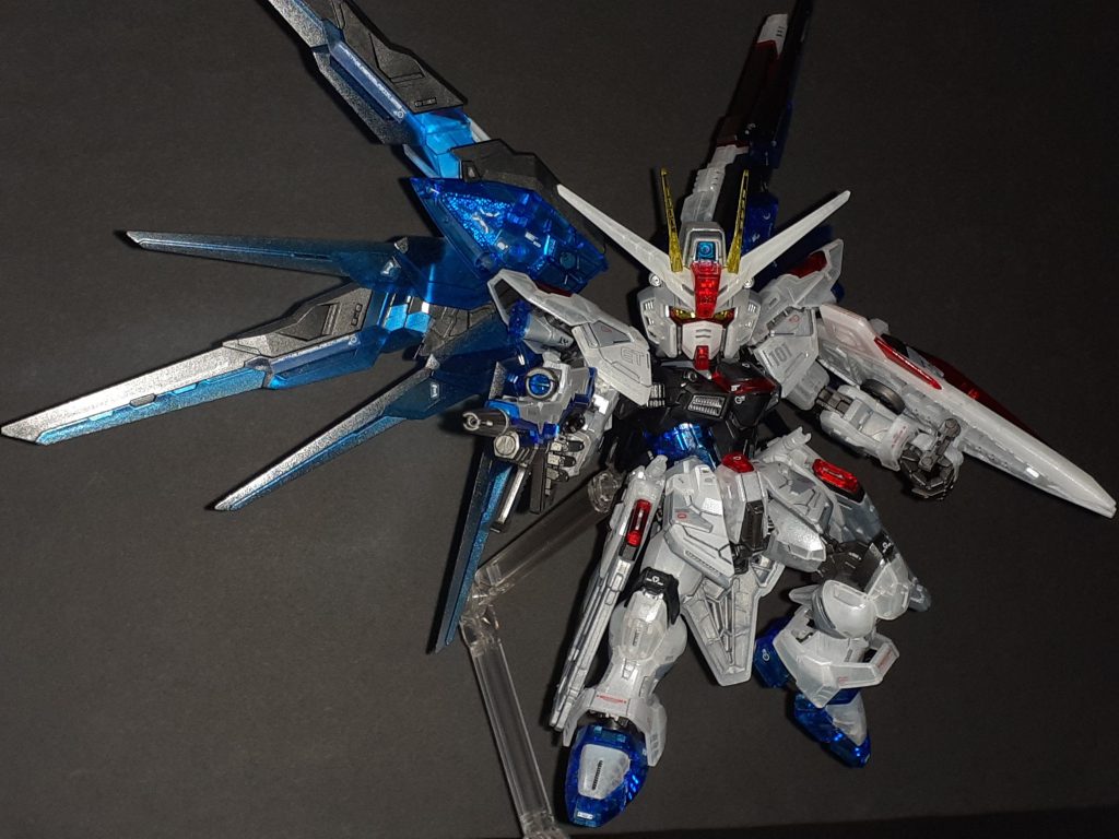 オリジナルで機動兵装ウイングを引き出して延長できるギミックが。