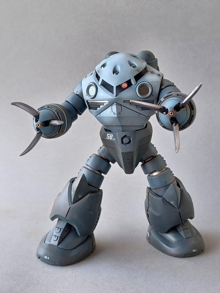 デカールは水泳部っぽいエンブレムがあったので、貼ってみて、それを中心にバランスとって配置してみました。😄