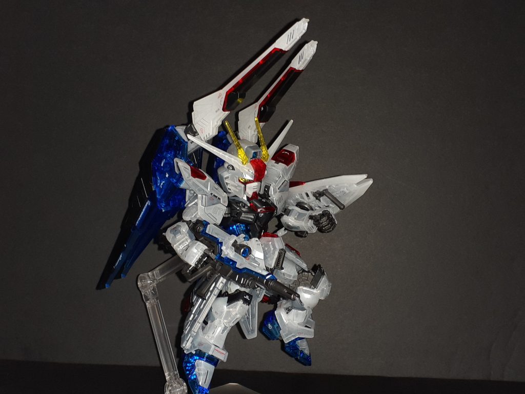 バラエーナは軸回転があるので扱いやすいkれどSDなので頭が大きくどうしてもアンテナへの干渉が気になる