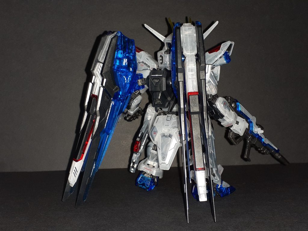 スミ入れも塗装の上からどの程度していいのか分からず塗装済みの所は目立つところしかしていません。キット自体はMGらしく手を入れる必要はない印象。