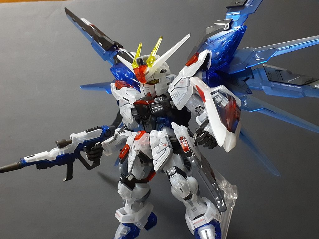 フラッシュが無いと透け感がなくなってソリッドクリアっぽく見えるかも