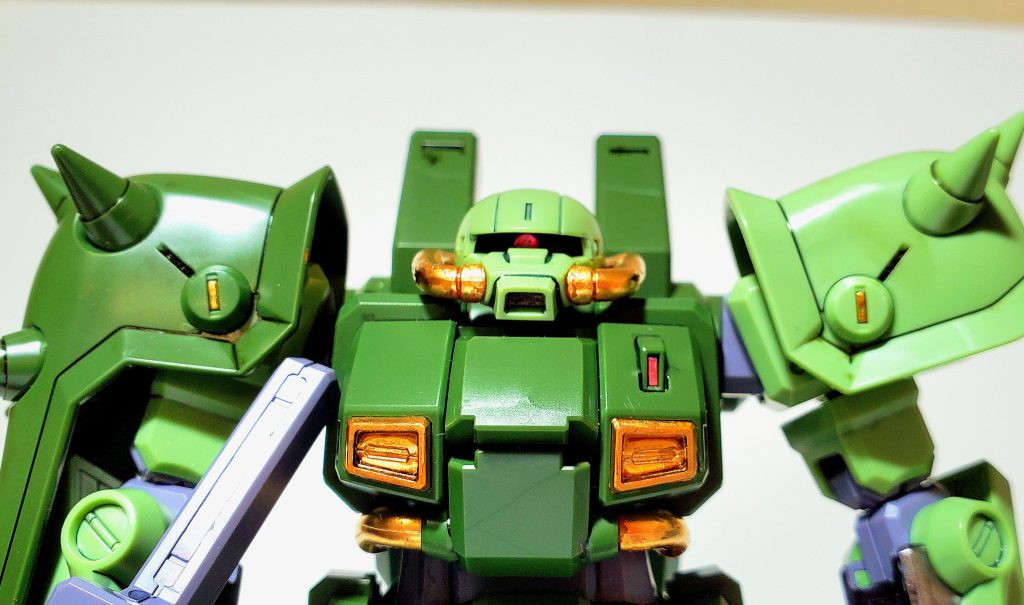 モノアイは外品に交換バイプなどオレンジパーツはカッパーゴールドで塗装