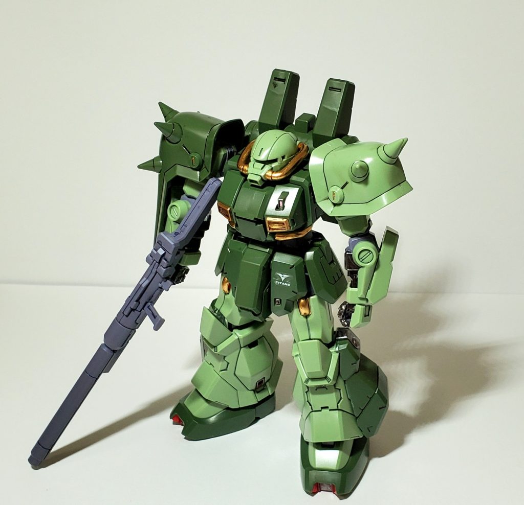 下肢は、面構成複雑なのでスミイレと、小さいバーニアもシール使わず塗装することで情報量増えて、見栄え良くなります