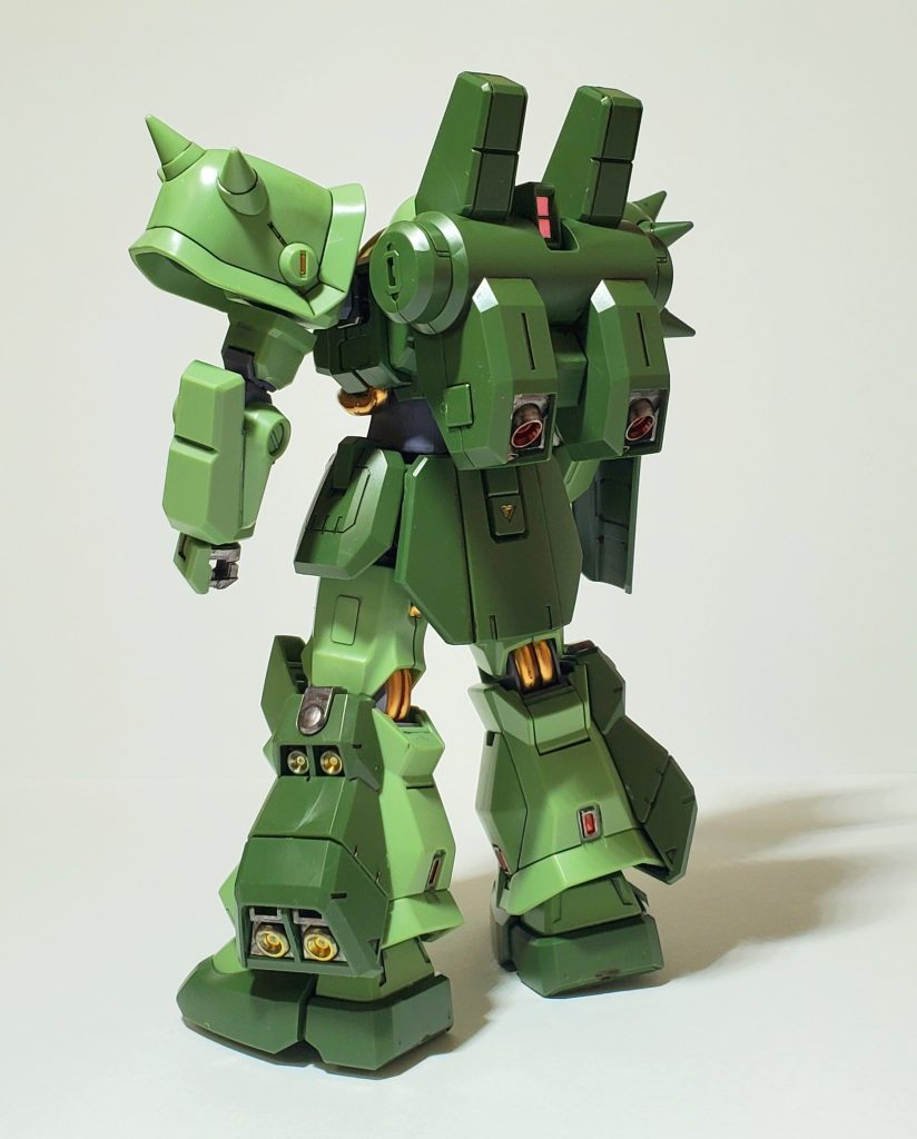 バーニアは、下地ガンメタ、ノズルゴールドまたは、メタリックレッドでワンポイント塗装でディテールアップ