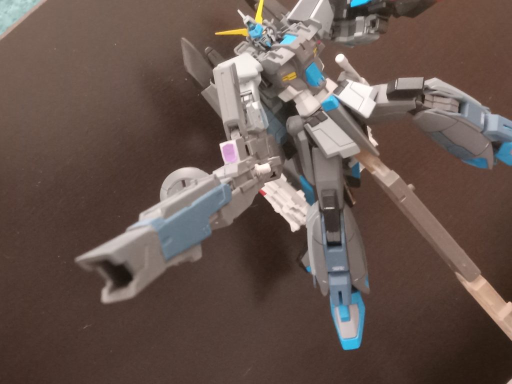 最終結果は気に入っています。飛行モードのときにランチャーのより良い取り付け位置を探すために戻ってみるかもしれませんが、今のところは大丈夫です。