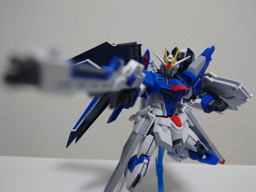 高エネルギービームライフルを撃つ姿かっこいい…!!