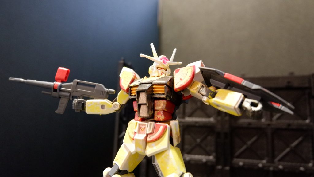 百均で買った黄色い絵の具を塗りたくっていた