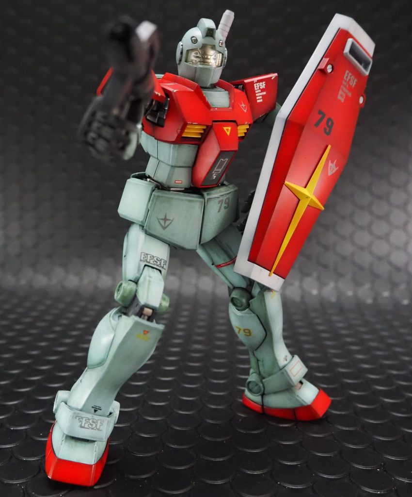 やはりなんとも頼りない…普段はやらないウェザリング系アイテムですが、レイヤーバイオレットを赤部分に重ねるのは普通にありだと思います。