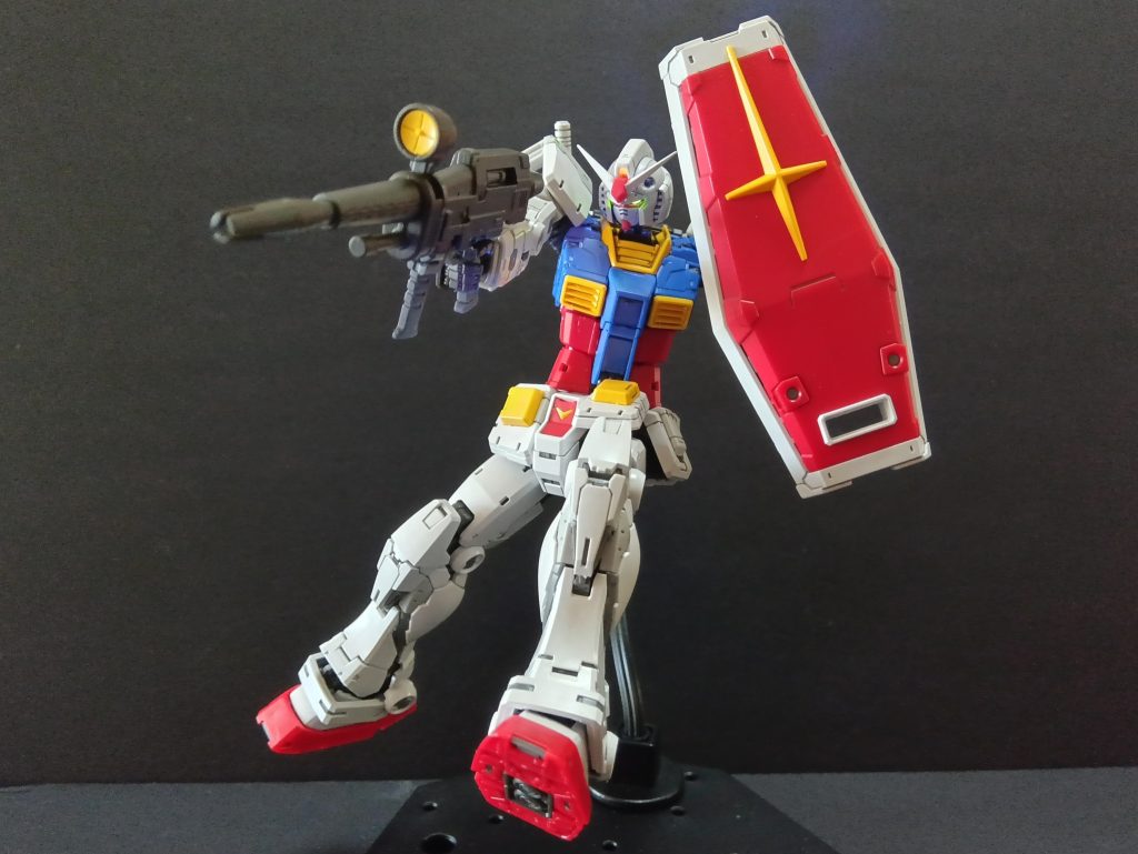 シールド構えながら。何気にこのポーズがお気に入りです。