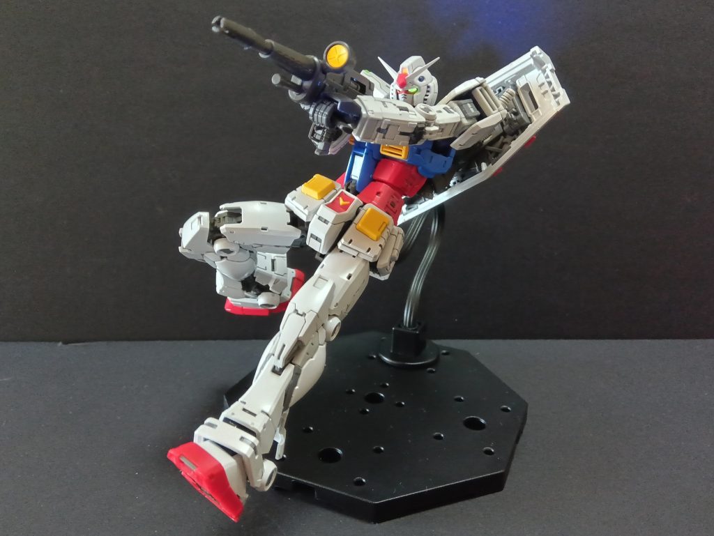 両手持ち。このポーズ、少しポーズが難しかったかも。