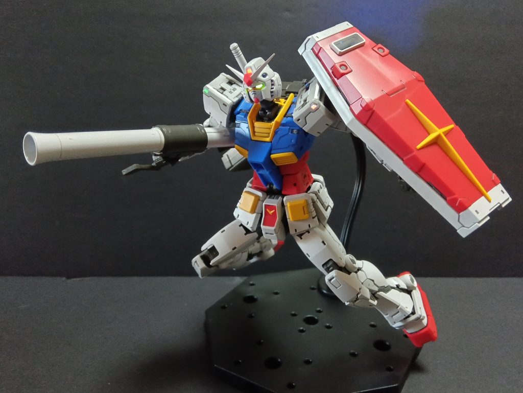 ハイパーバズーカ弾頭の造形が凝ってますね。