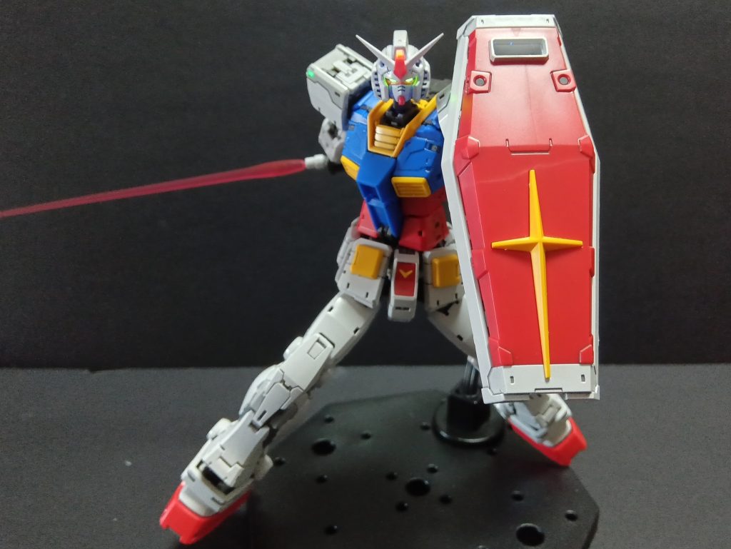 どっかで見たことのあるポーズ。たしかククルス・ドアンの島のパンフレットだった気が…