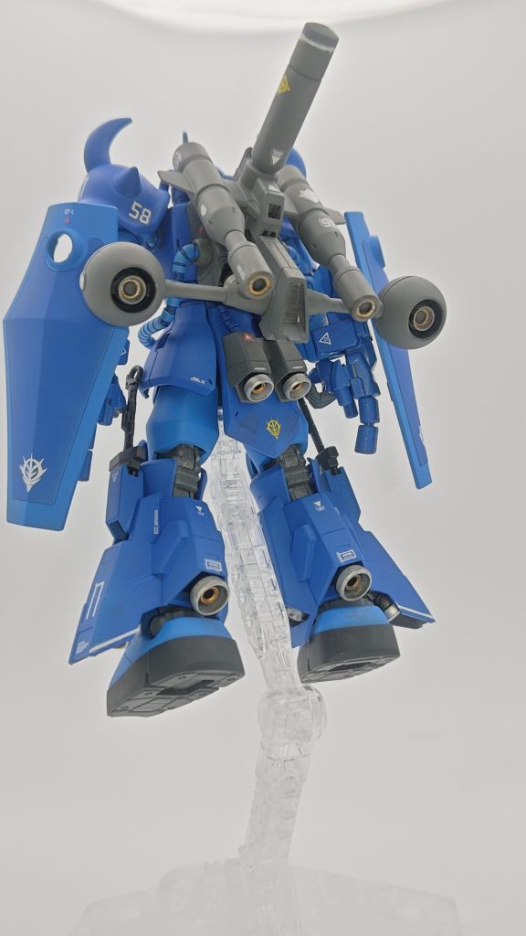 スラスター回りです。映えたので汚さないでそのままつけました。