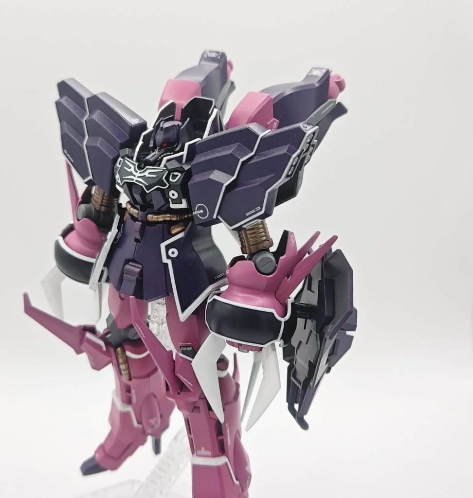 御多分に漏れず、このキットももう完成後10年以上たっているので、ポージングがアヤシイです。なので直立のみで申し訳ございません。