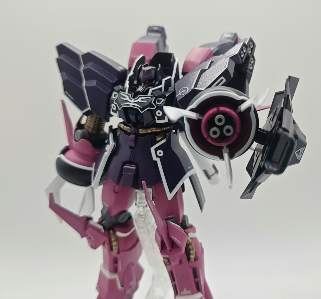 モノアイはネイル用のストーンシール使っております。いまにして思うとよくマスキングテープ(太いの)だけでやったと呆れております。