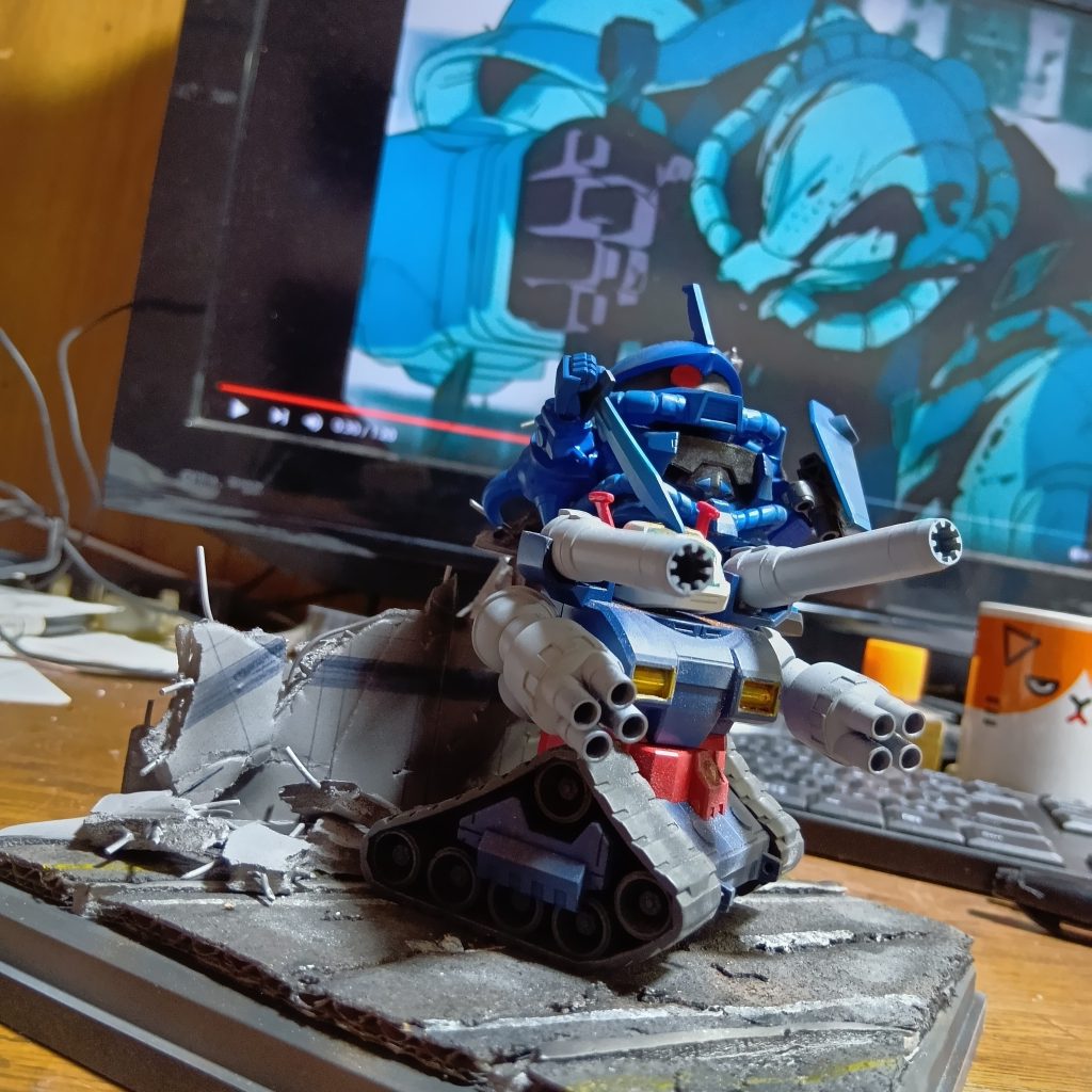 08小隊のグフカスタムと共に。