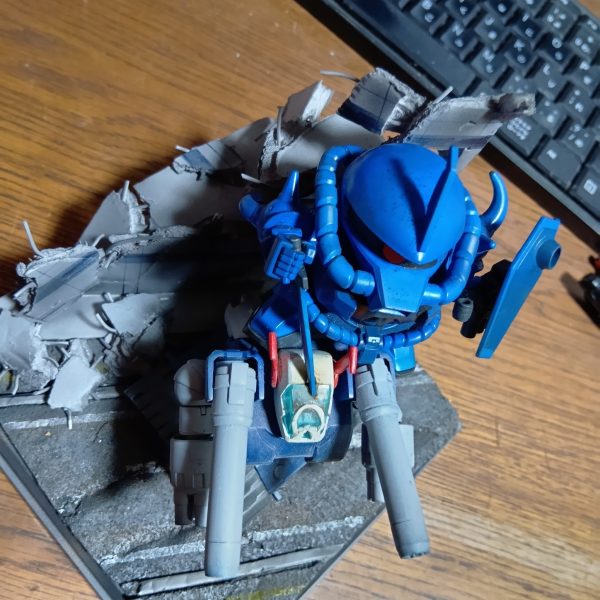 SD グフカスタム　✕　量産型ガンタンク　市街戦ジオラマ