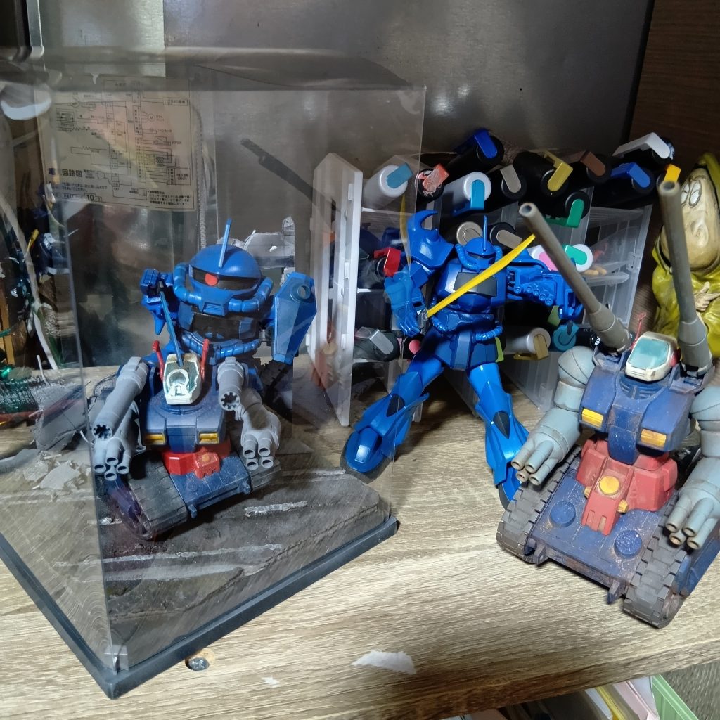 息子の作ったHGUCグフとガンタンクと共に。