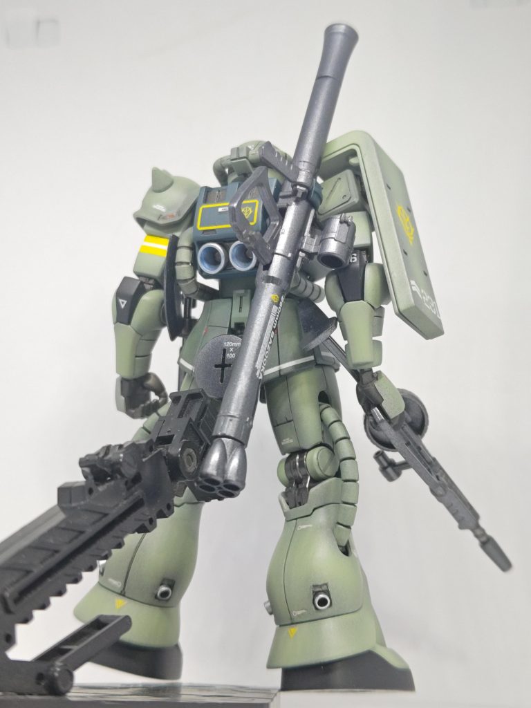 スジ彫り、ディテールアップはRGとオリジン版を参考にしています。