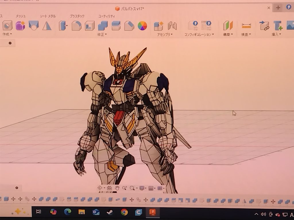 というわけで0から図面書いてプリンターで印刷し塗装しましたせっかく図面から作るので所々アレンジしてありますアレンジテーマは「デカけりゃ強いしカッコいい!」自分の中の男子小学生に従い好き勝手にアレンジしてますただプリンターの精度や材料の関係で関節は動きません「ガン」ダムが「プラ」スチックでできているからこれも立派なガンプラだよなあ!(暴論)